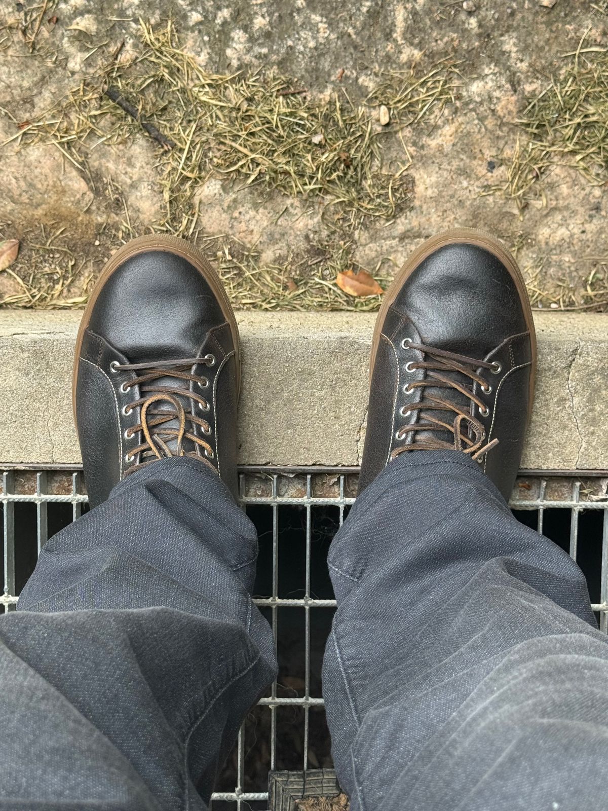 Photo by venturz on May 11, 2026 of the Thursday Premier Low Top in Horween Waxed Cacao.