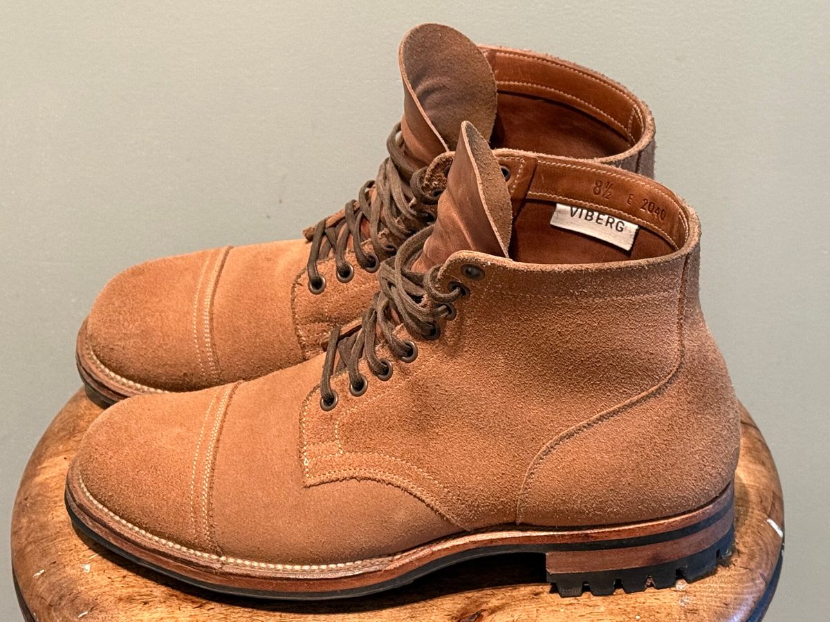 Photo by Denman_John on November 1, 2024 of the Viberg Service Boot PCT in Horween Marine Field Roughout.