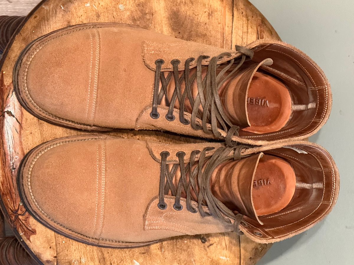 Photo by Denman_John on November 1, 2024 of the Viberg Service Boot PCT in Horween Marine Field Roughout.