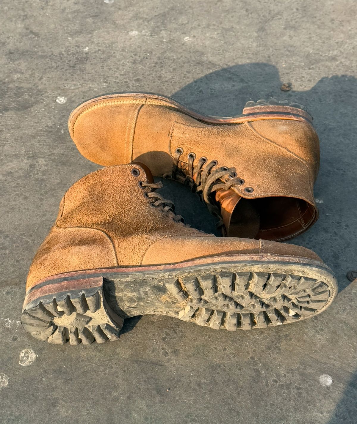 Photo by Denman_John on January 3, 2025 of the Viberg Service Boot PCT in Horween Marine Field Roughout.