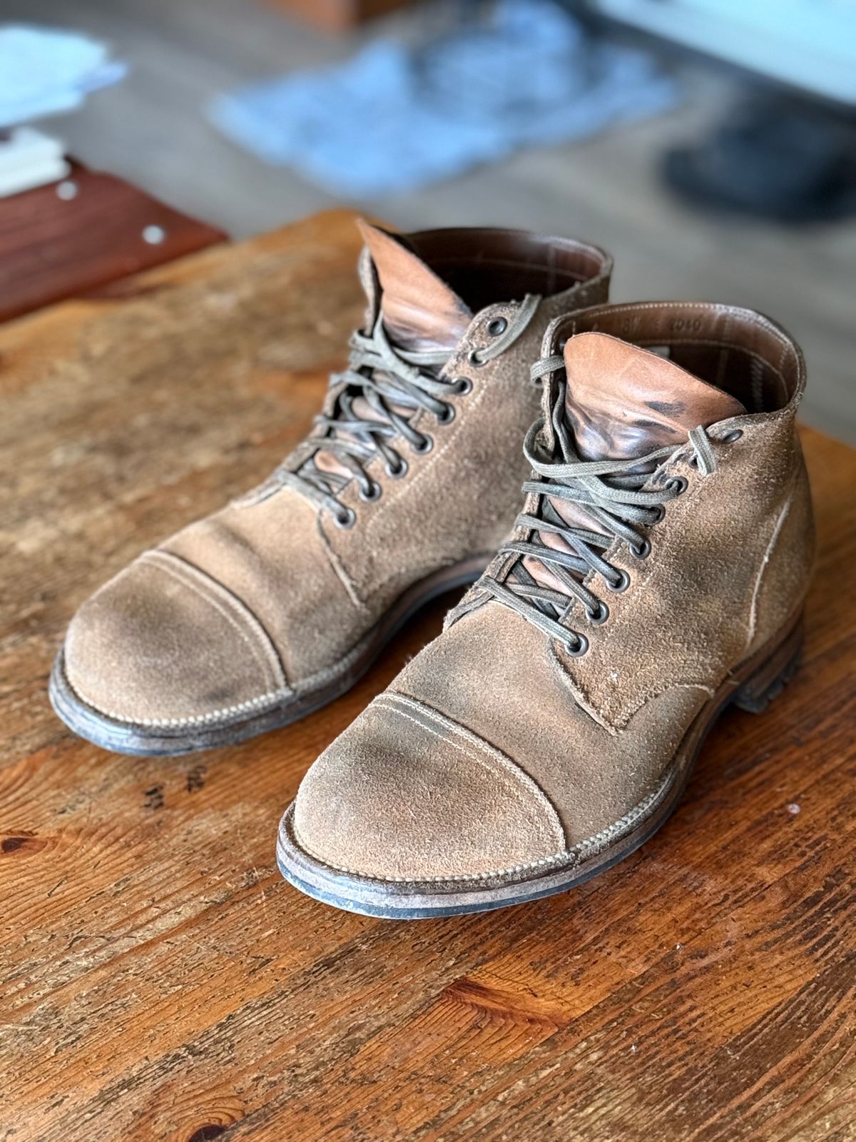 Photo by Denman_John on February 21, 2025 of the Viberg Service Boot PCT in Horween Marine Field Roughout.