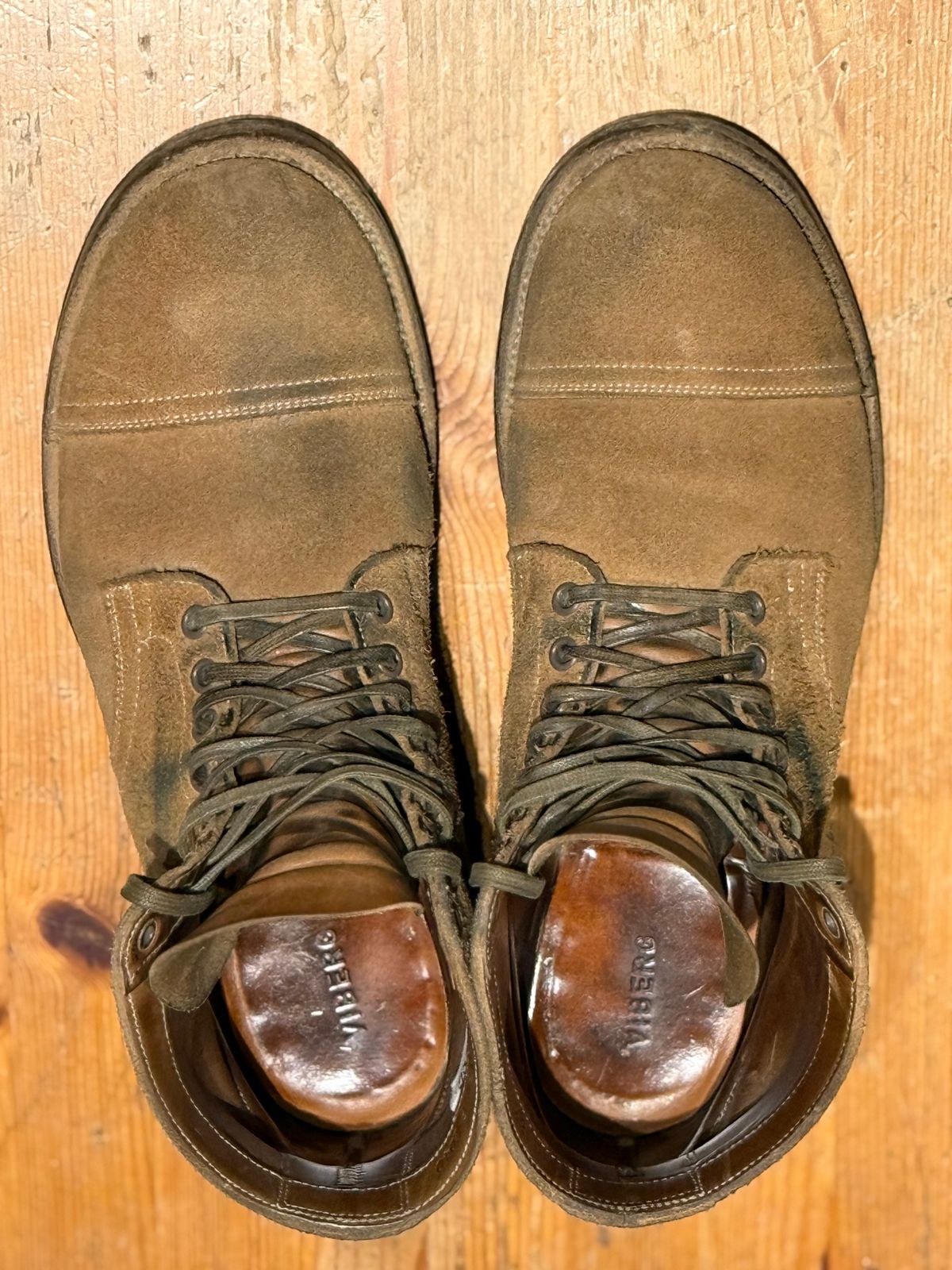 Photo by Denman_John on March 2, 2025 of the Viberg Service Boot PCT in Horween Marine Field Roughout.