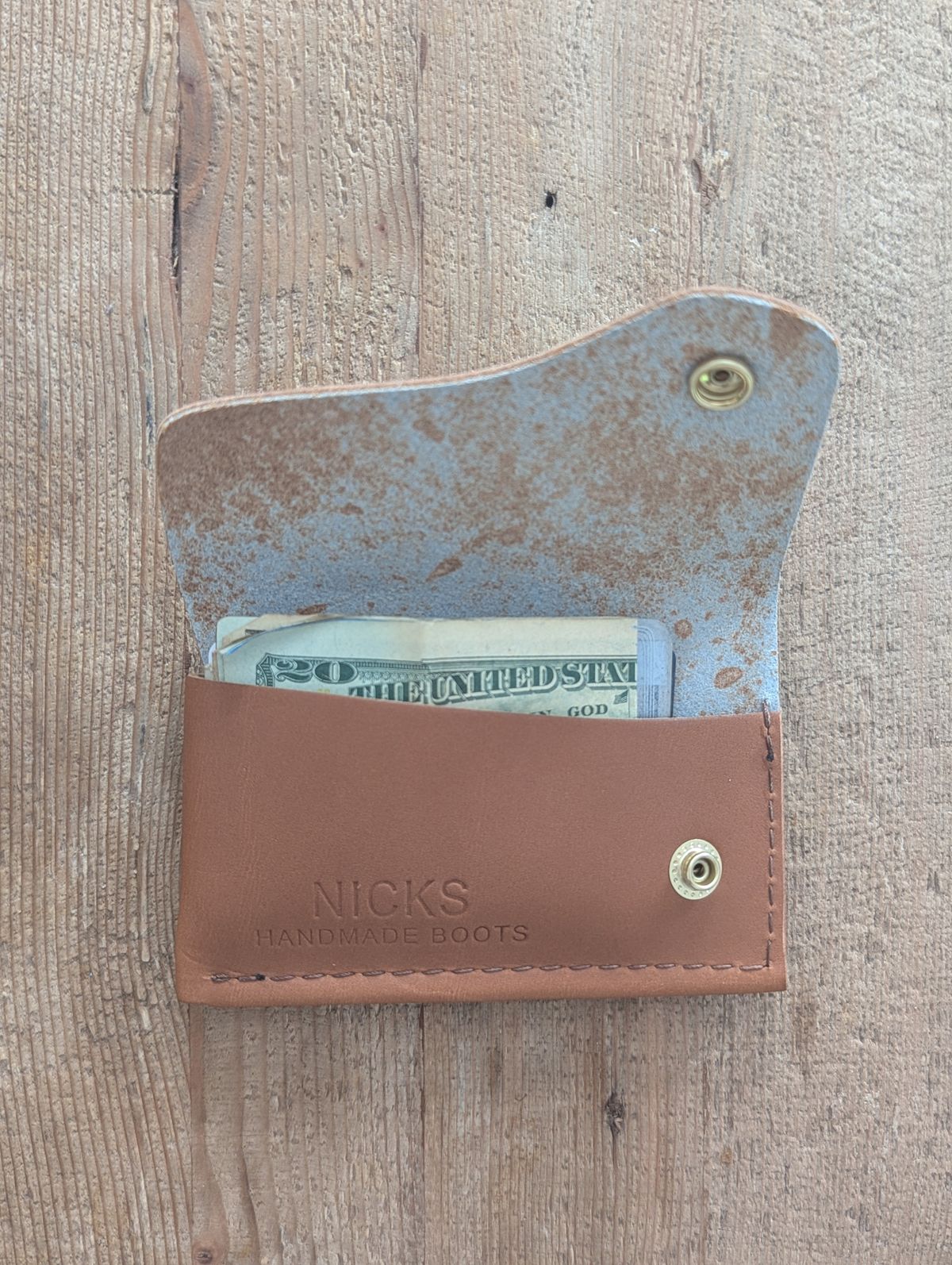 Photo by proof.in.whisky on May 3, 2025 of the Nicks Snap Wallet in Seidel 1964 Tan.