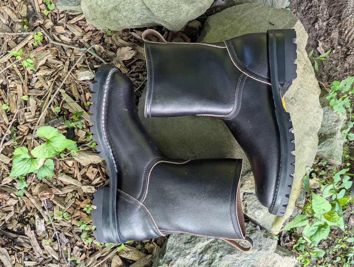 Photo by proof.in.whisky on June 20, 2025 of the Nicks Wellington in Horween Black Waxed Flesh.