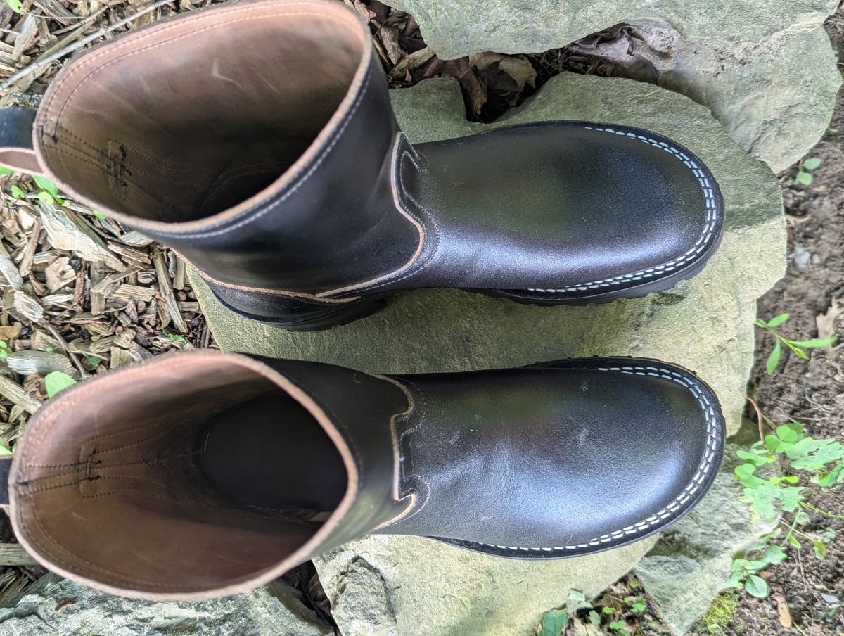 Photo by proof.in.whisky on June 20, 2025 of the Nicks Wellington in Horween Black Waxed Flesh.