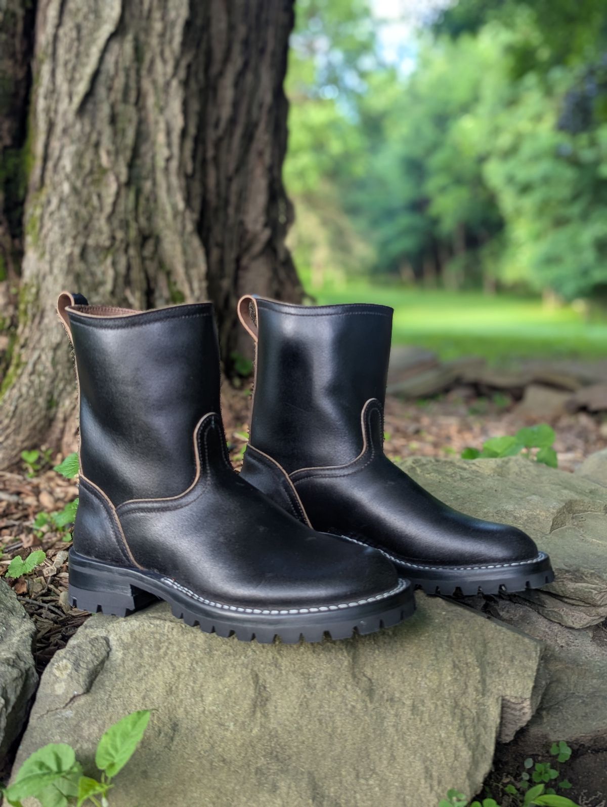 Photo by proof.in.whisky on June 20, 2025 of the Nicks Wellington in Horween Black Waxed Flesh.