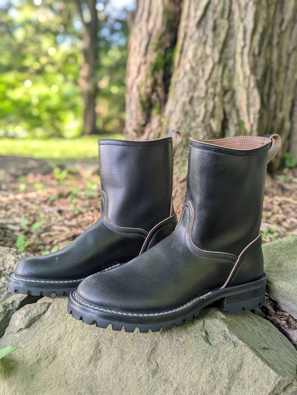 Photo by proof.in.whisky on June 20, 2025 of the Nicks Wellington in Horween Black Waxed Flesh.