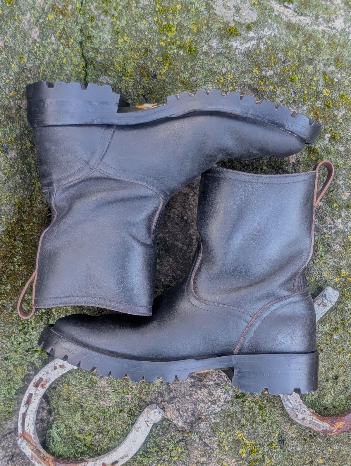 Photo by proof.in.whisky on March 11, 2026 of the Nicks Wellington in Horween Black Waxed Flesh.