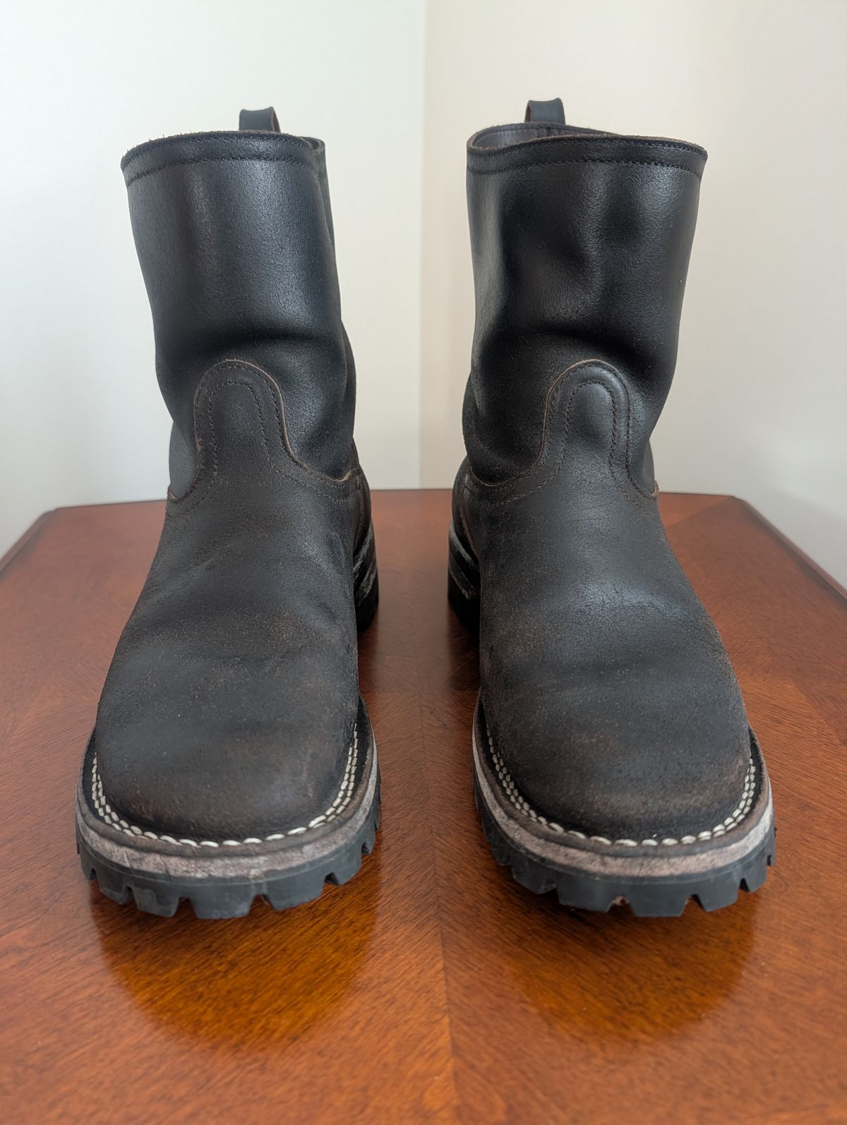 Photo by proof.in.whisky on January 1, 2026 of the Nicks Wellington in Horween Black Waxed Flesh.