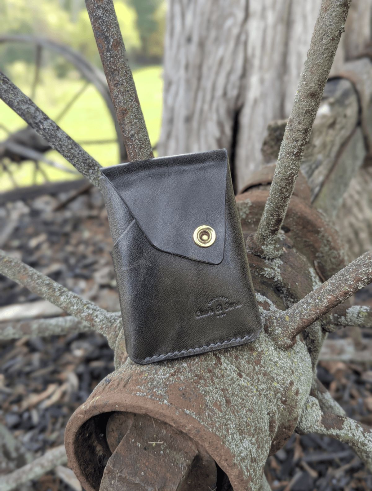 Photo by proof.in.whisky on October 1, 2025 of the Cash And Son Leather Goods River in Maryam Graphite TPR Horsebutt.