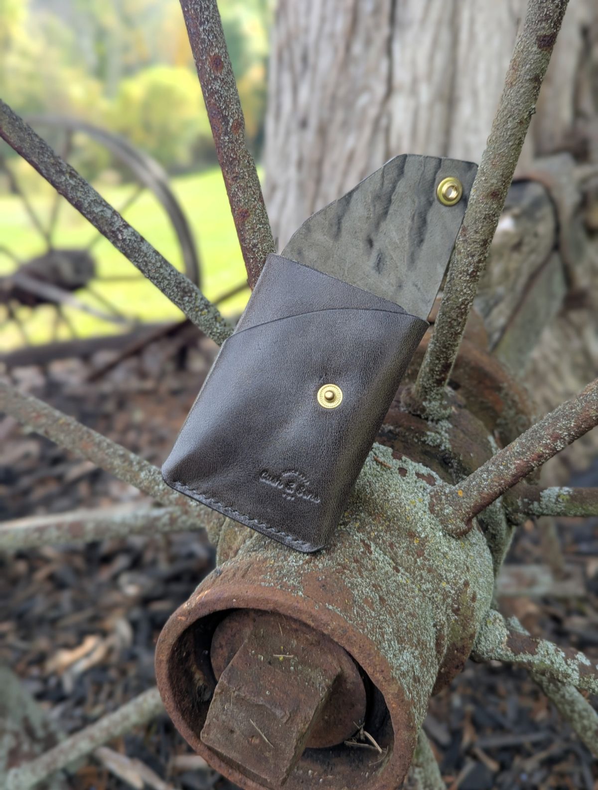 Photo by proof.in.whisky on October 1, 2025 of the Cash And Son Leather Goods River in Maryam Graphite TPR Horsebutt.