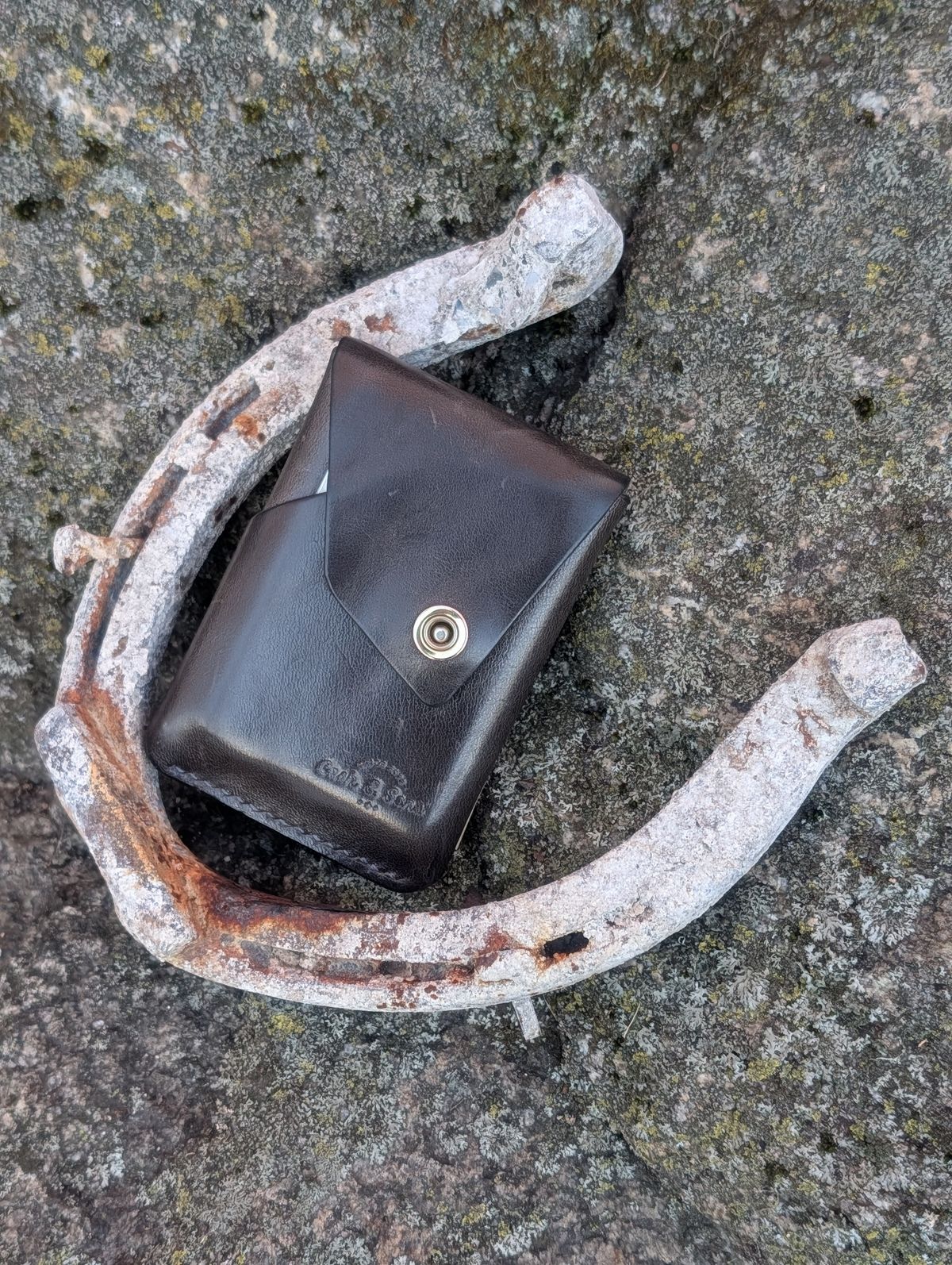 Photo by proof.in.whisky on December 5, 2025 of the Cash And Son Leather Goods River in Maryam Graphite TPR Horsebutt.