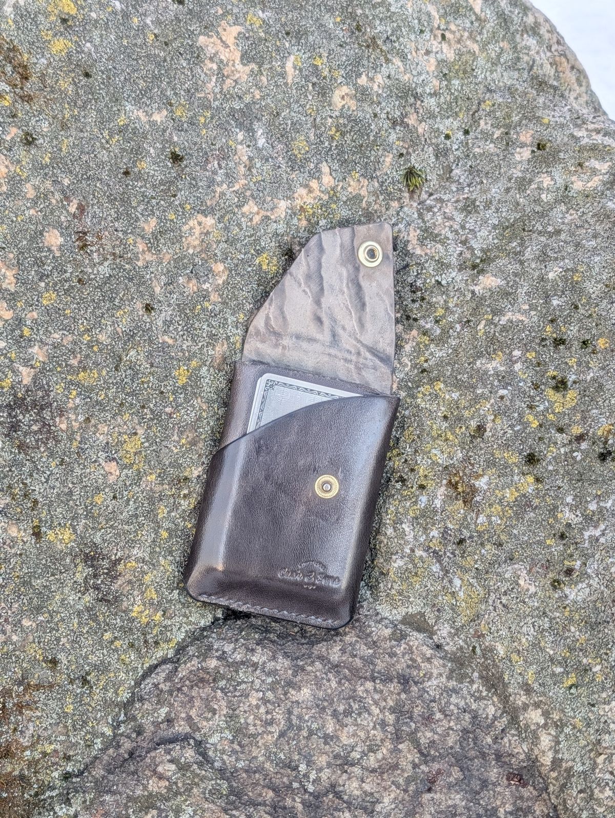 Photo by proof.in.whisky on January 3, 2026 of the Cash And Son Leather Goods River in Maryam Graphite TPR Horsebutt.