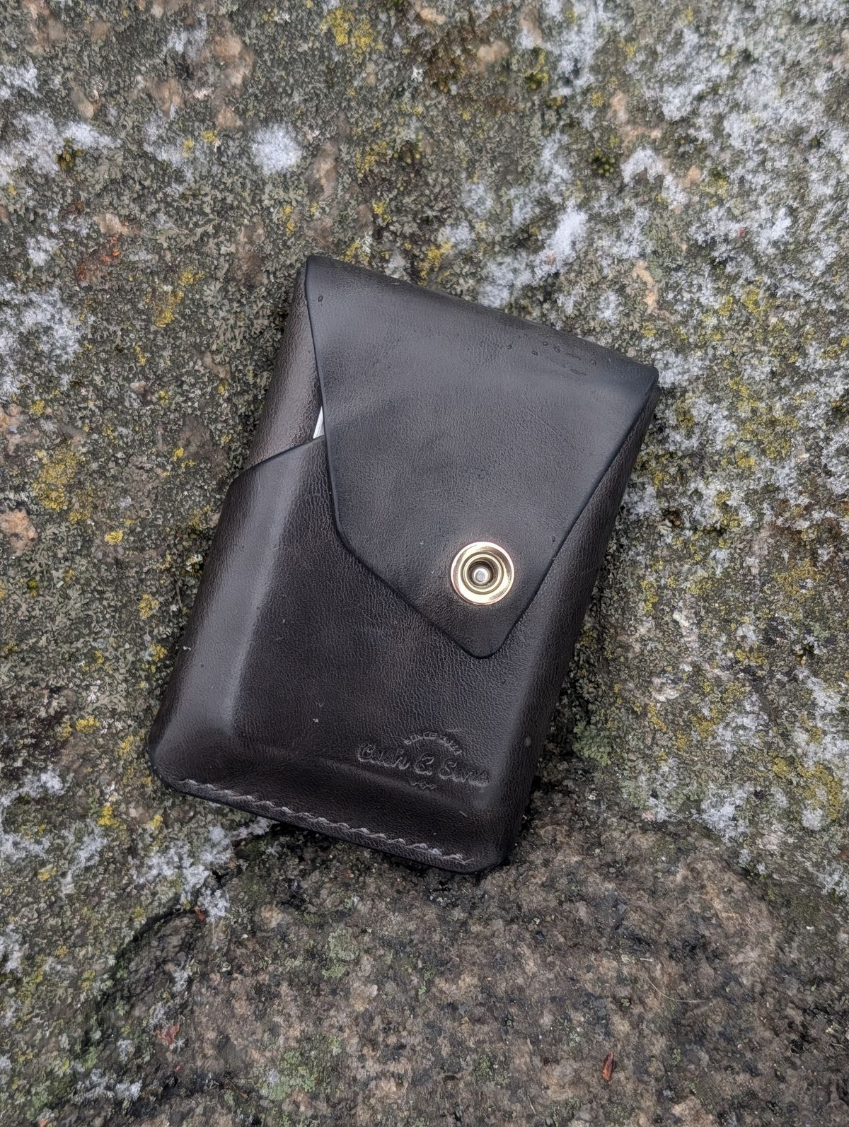 Photo by proof.in.whisky on March 1, 2026 of the Cash And Son Leather Goods River in Maryam Graphite TPR Horsebutt.