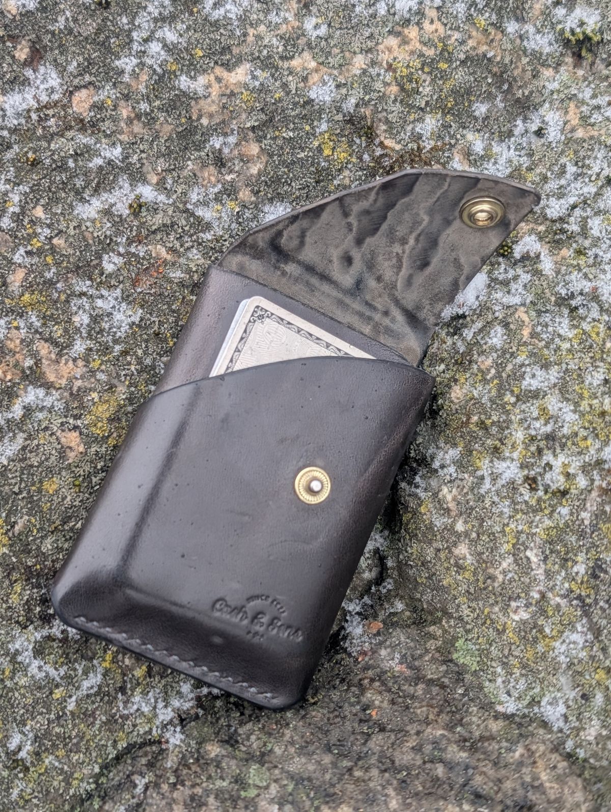 Photo by proof.in.whisky on March 1, 2026 of the Cash And Son Leather Goods River in Maryam Graphite TPR Horsebutt.