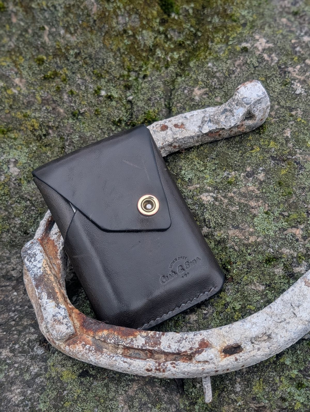 Photo by proof.in.whisky on April 3, 2026 of the Cash And Son Leather Goods River in Maryam Graphite TPR Horsebutt.