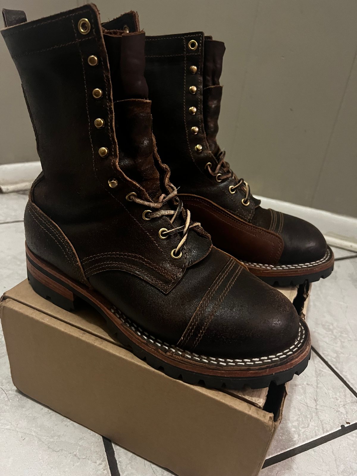 Photo by Eureka on November 2, 2025 of the Nicks x Rose Anvil ND1 in Horween Brown Waxed Flesh.