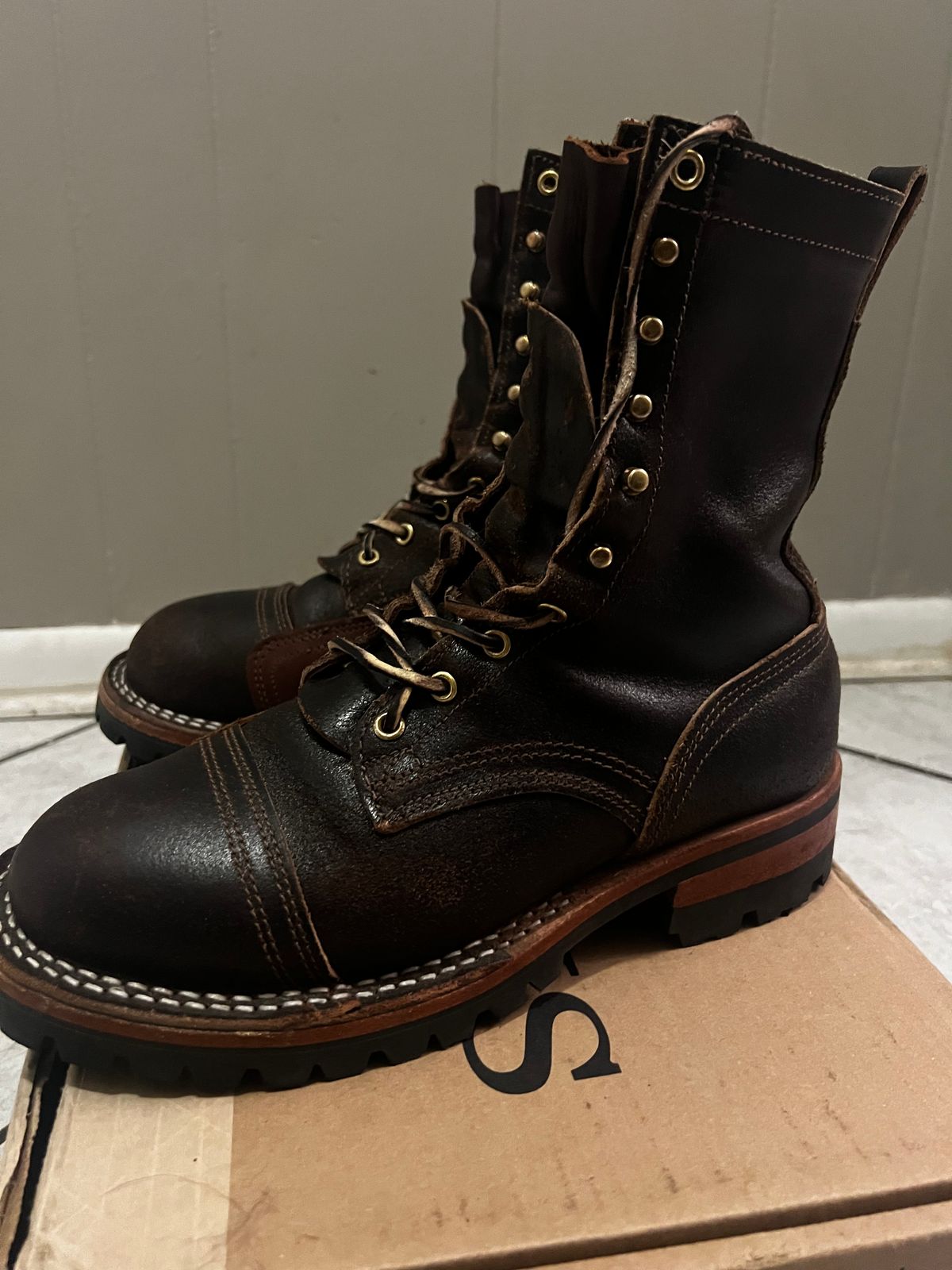 Photo by Eureka on November 2, 2025 of the Nicks x Rose Anvil ND1 in Horween Brown Waxed Flesh.