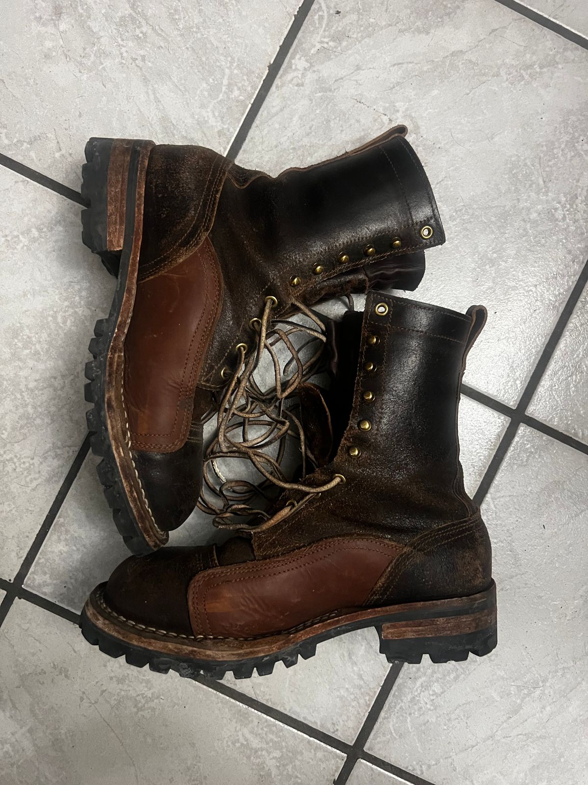 Photo by Eureka on February 5, 2026 of the Nicks x Rose Anvil ND1 in Horween Brown Waxed Flesh.