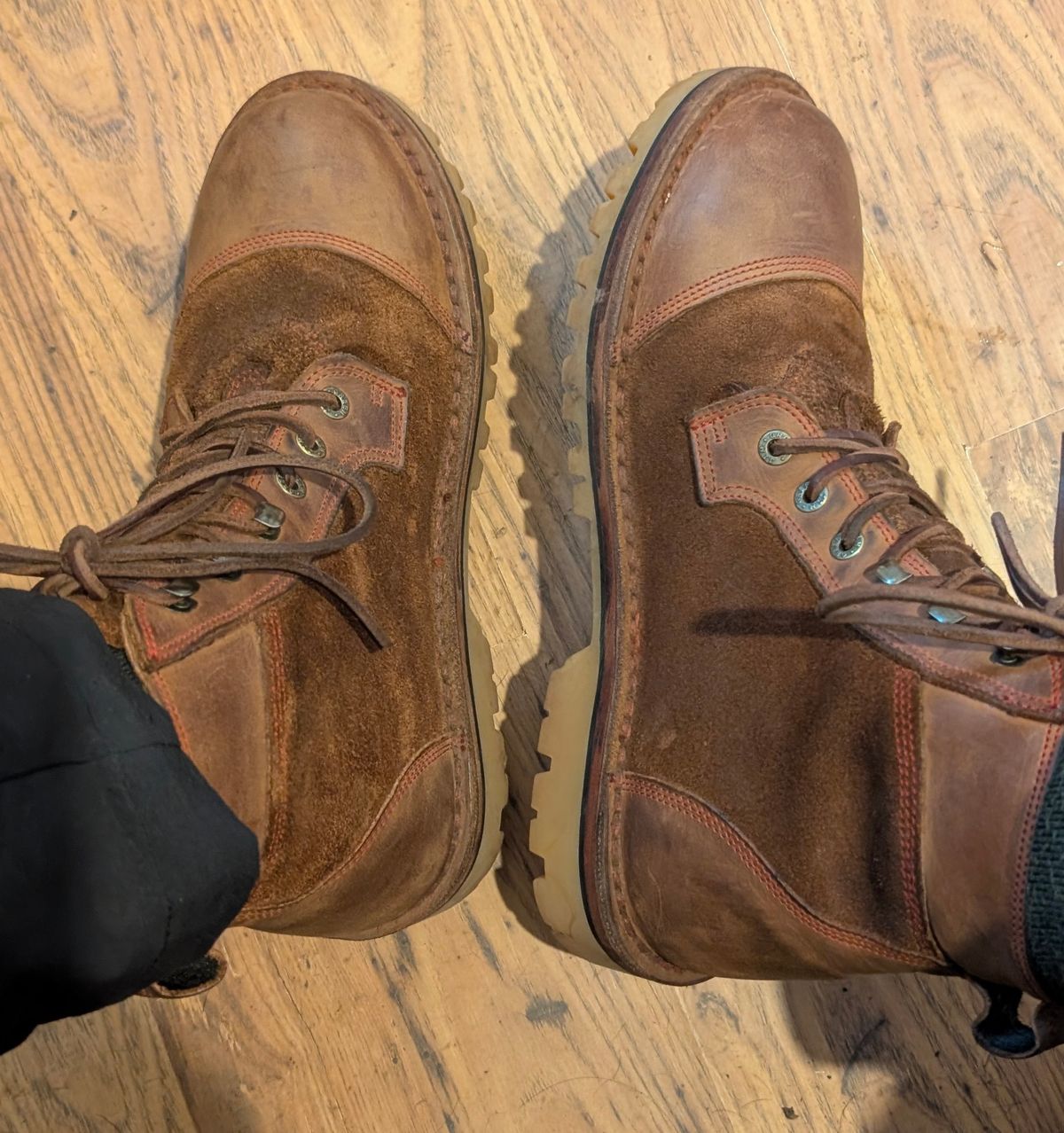 Photo by Yakkboot73 on September 17, 2025 of the Jim Green Numzaan Custom in Fudge Crazy Horse.