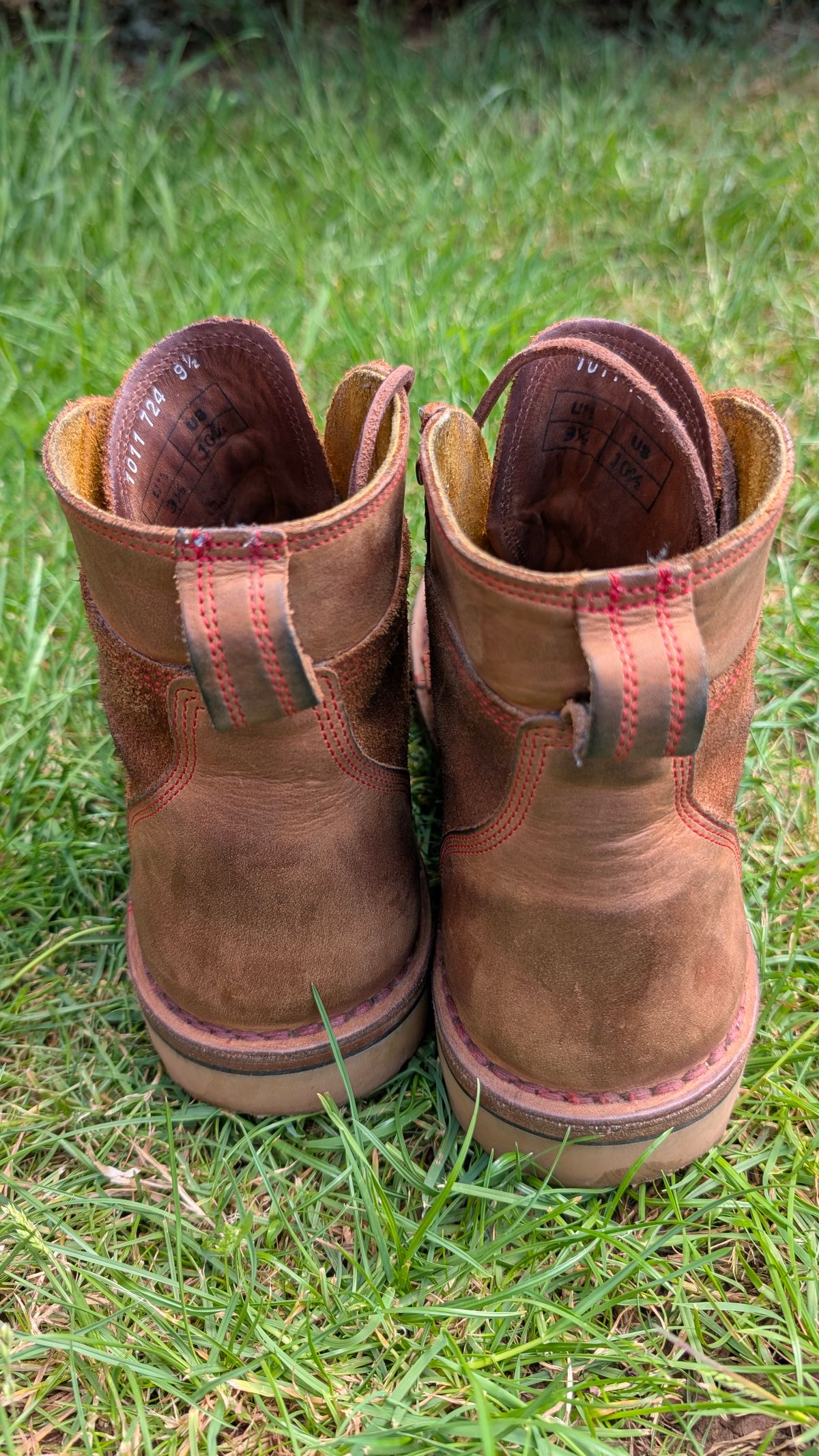Photo by Yakkboot73 on May 21, 2025 of the Jim Green Numzaan Custom in Fudge Crazy Horse.