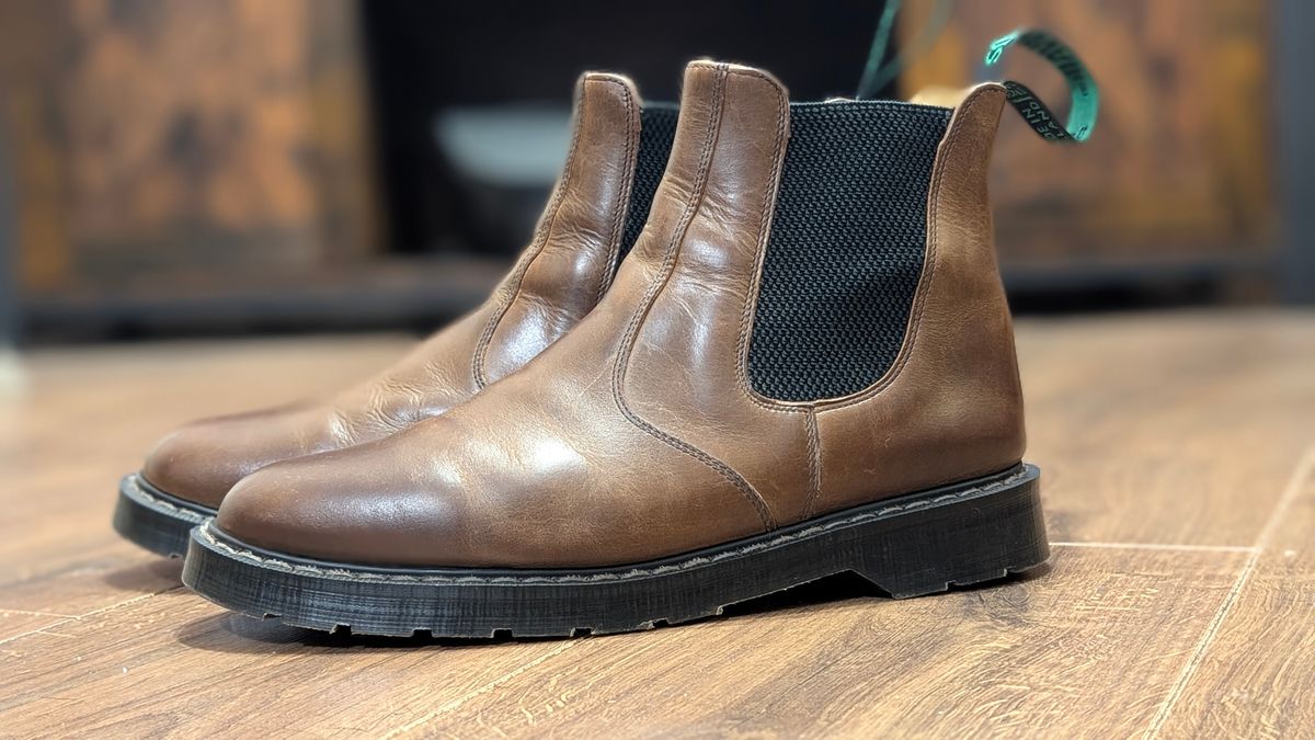 Photo by Yakkboot73 on October 15, 2025 of the Solovair Dealer Boot in Gaucho Crazy Horse Greasy Pull Up.