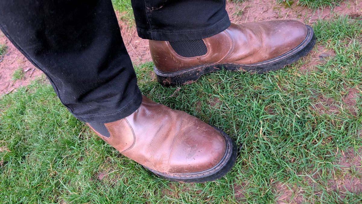 Photo by Yakkboot73 on October 23, 2025 of the Solovair Dealer Boot in Gaucho Crazy Horse Greasy Pull Up.