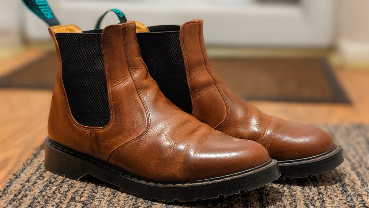 Photo by Yakkboot73 on November 15, 2025 of the Solovair Dealer Boot in Gaucho Crazy Horse Greasy Pull Up.