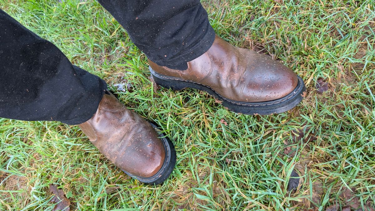 Photo by Yakkboot73 on December 20, 2025 of the Solovair Dealer Boot in Gaucho Crazy Horse Greasy Pull Up.