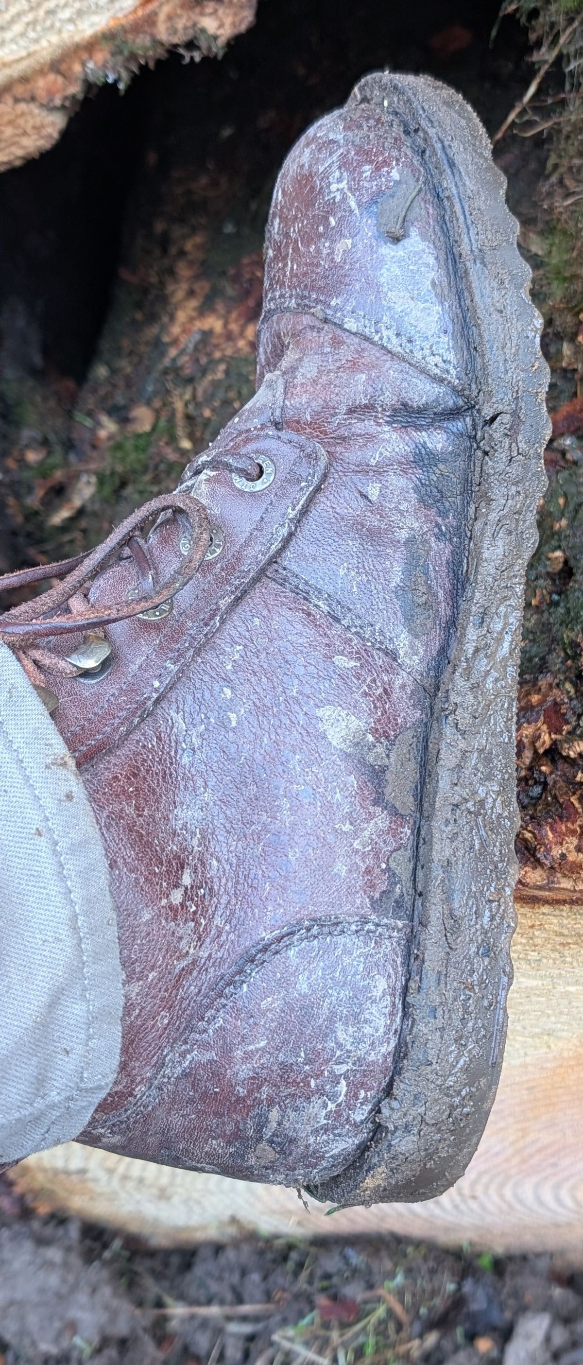 Photo by Yakkboot73 on December 28, 2024 of the Jim Green African Ranger in African Buffalo Skin.