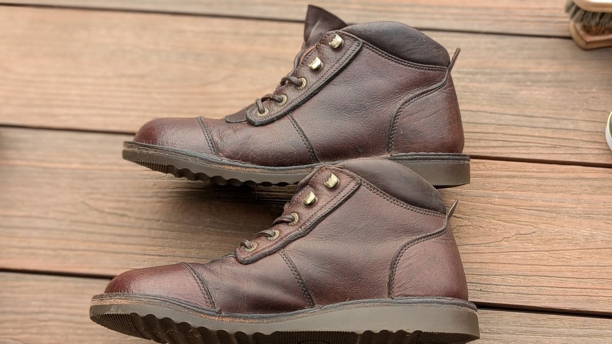 Photo by Yakkboot73 on January 12, 2025 of the Jim Green African Ranger in African Buffalo Skin.