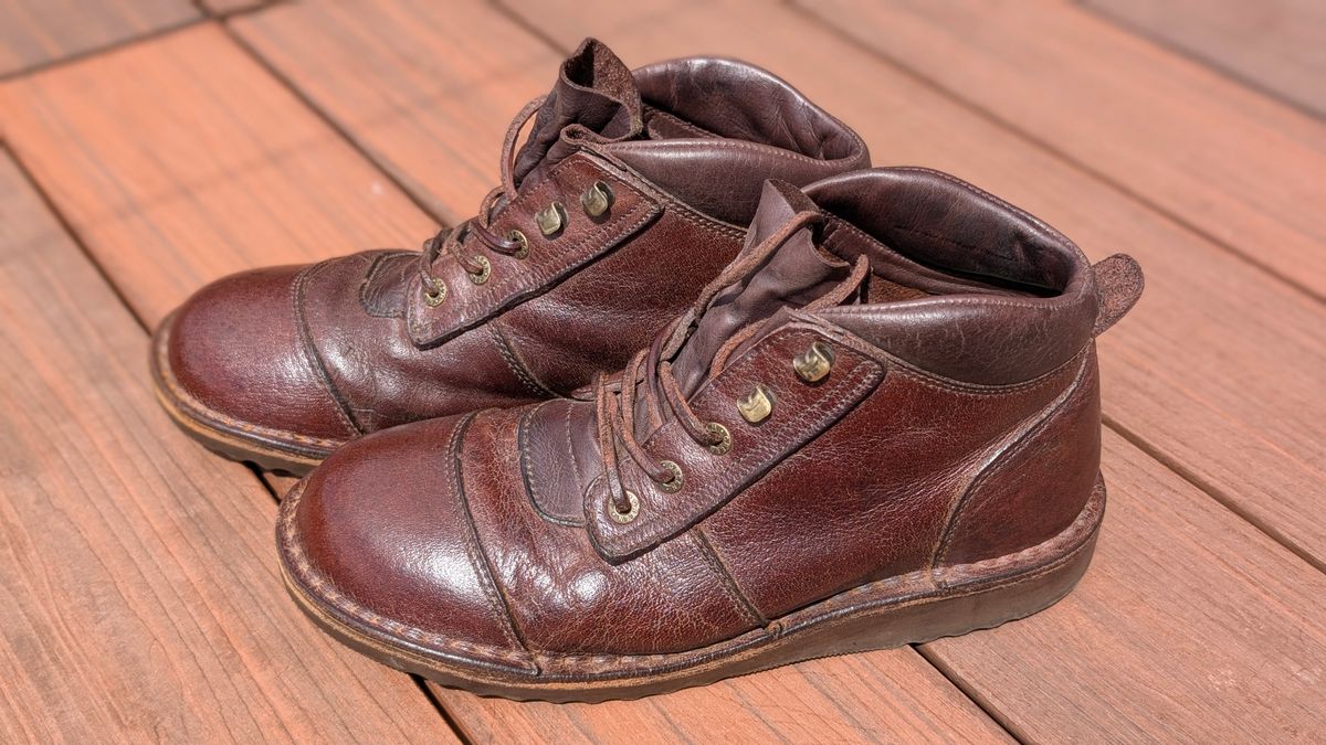Photo by Yakkboot73 on May 25, 2025 of the Jim Green African Ranger in African Buffalo Skin.