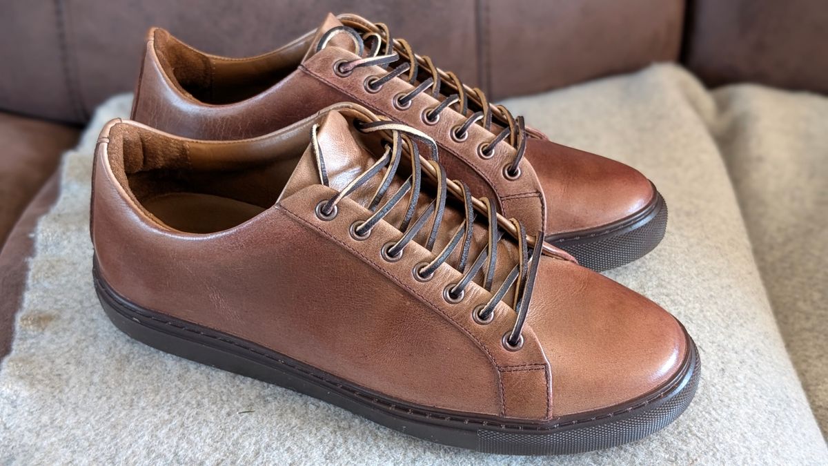 Photo by Yakkboot73 on April 10, 2025 of the Thursday Premier Low Top in Horween Natural Chromexcel.