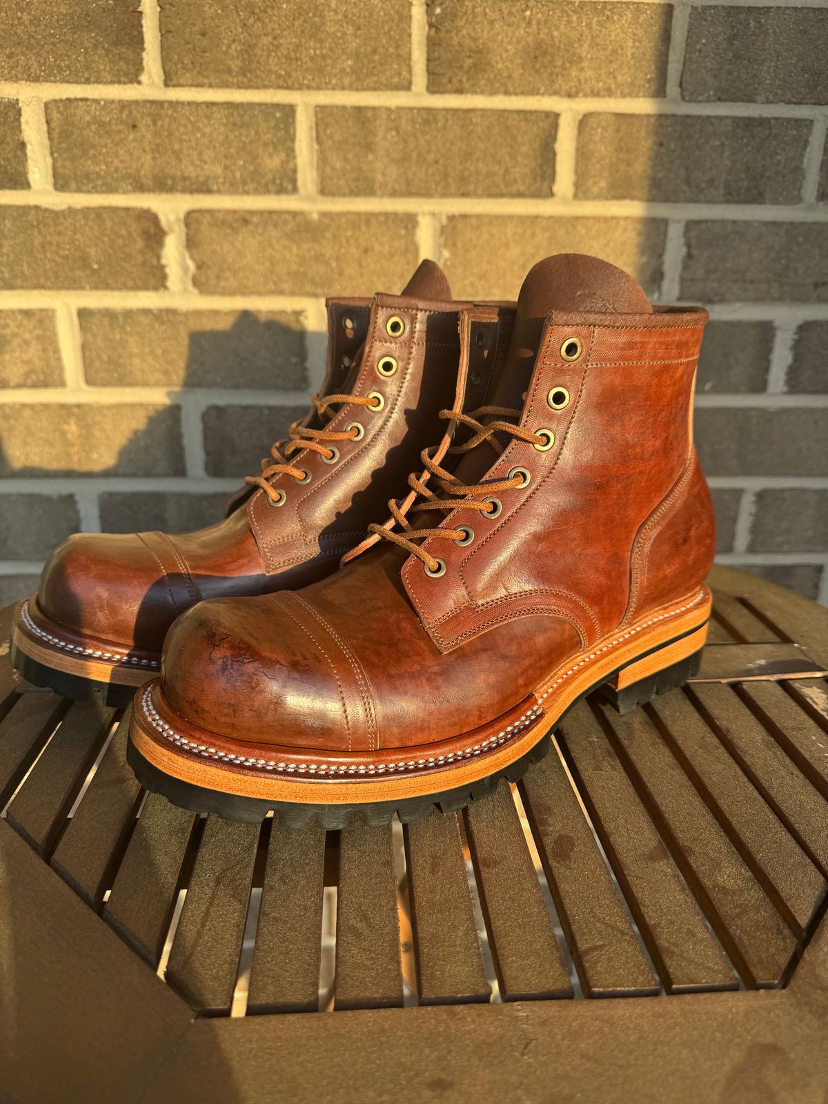 Photo by stevenh969 on April 24, 2025 of the Prof Barnets Bulky Cap Toe Boots in Maryam Brown Horsebutt.