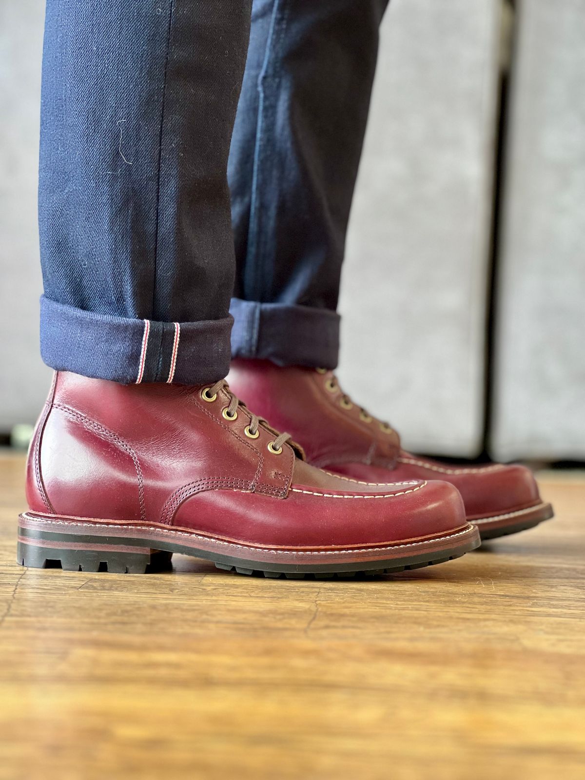 Photo by patinatimes on August 8, 2023 of the Grant Stone Brass Boot in Horween Color 8 Chromexcel.