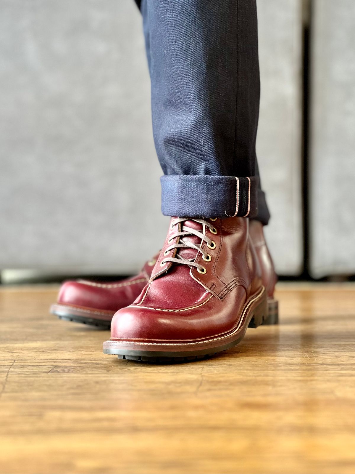 Photo by patinatimes on August 8, 2023 of the Grant Stone Brass Boot in Horween Color 8 Chromexcel.