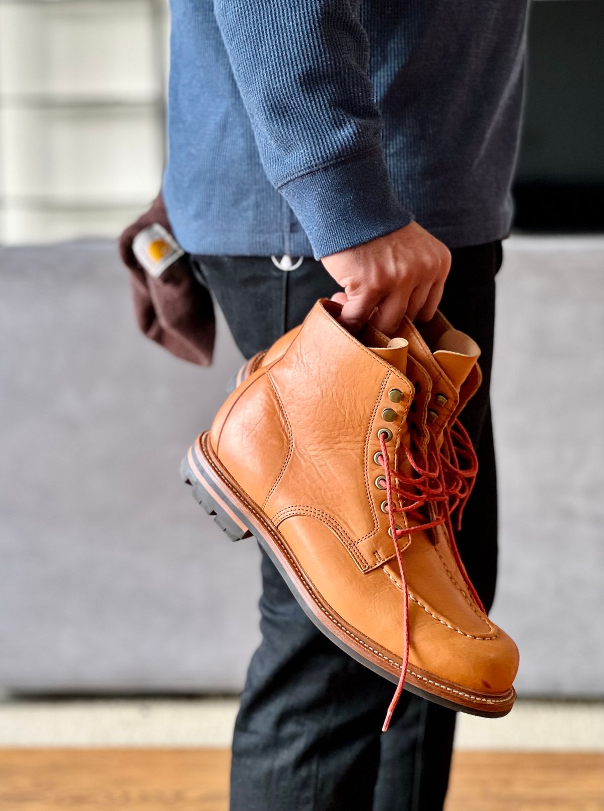 Photo by patinatimes on February 12, 2023 of the Grant Stone Brass Boot in Horween Tan Essex.