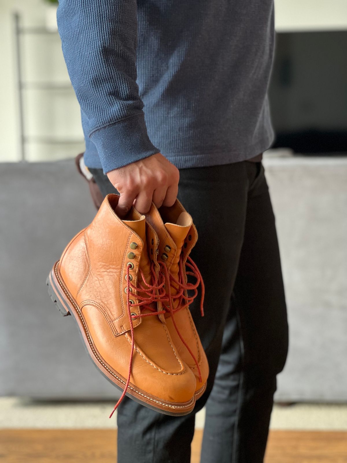 Photo by patinatimes on February 12, 2023 of the Grant Stone Brass Boot in Horween Tan Essex.