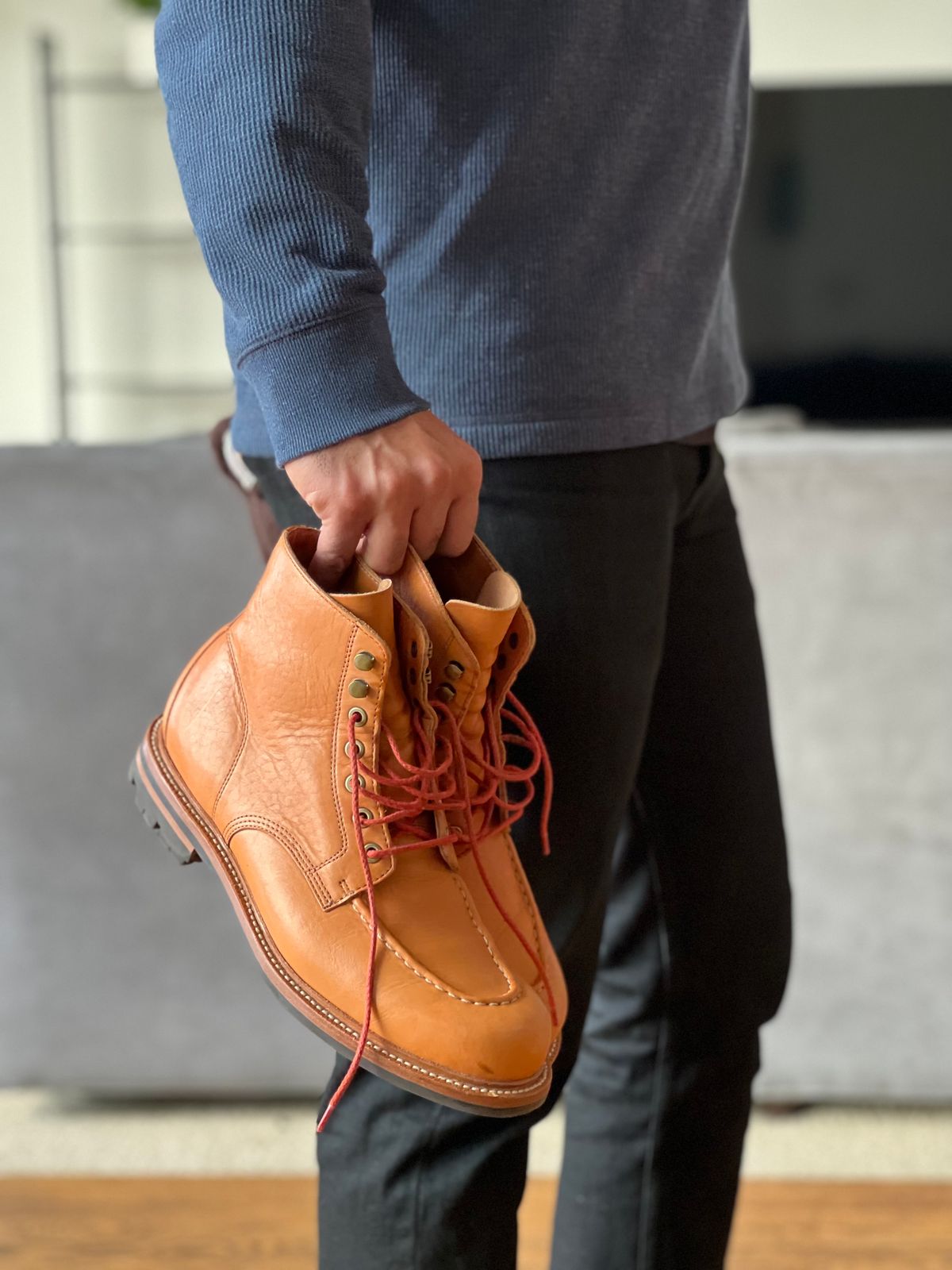 Photo by patinatimes on February 12, 2023 of the Grant Stone Brass Boot in Horween Tan Essex.