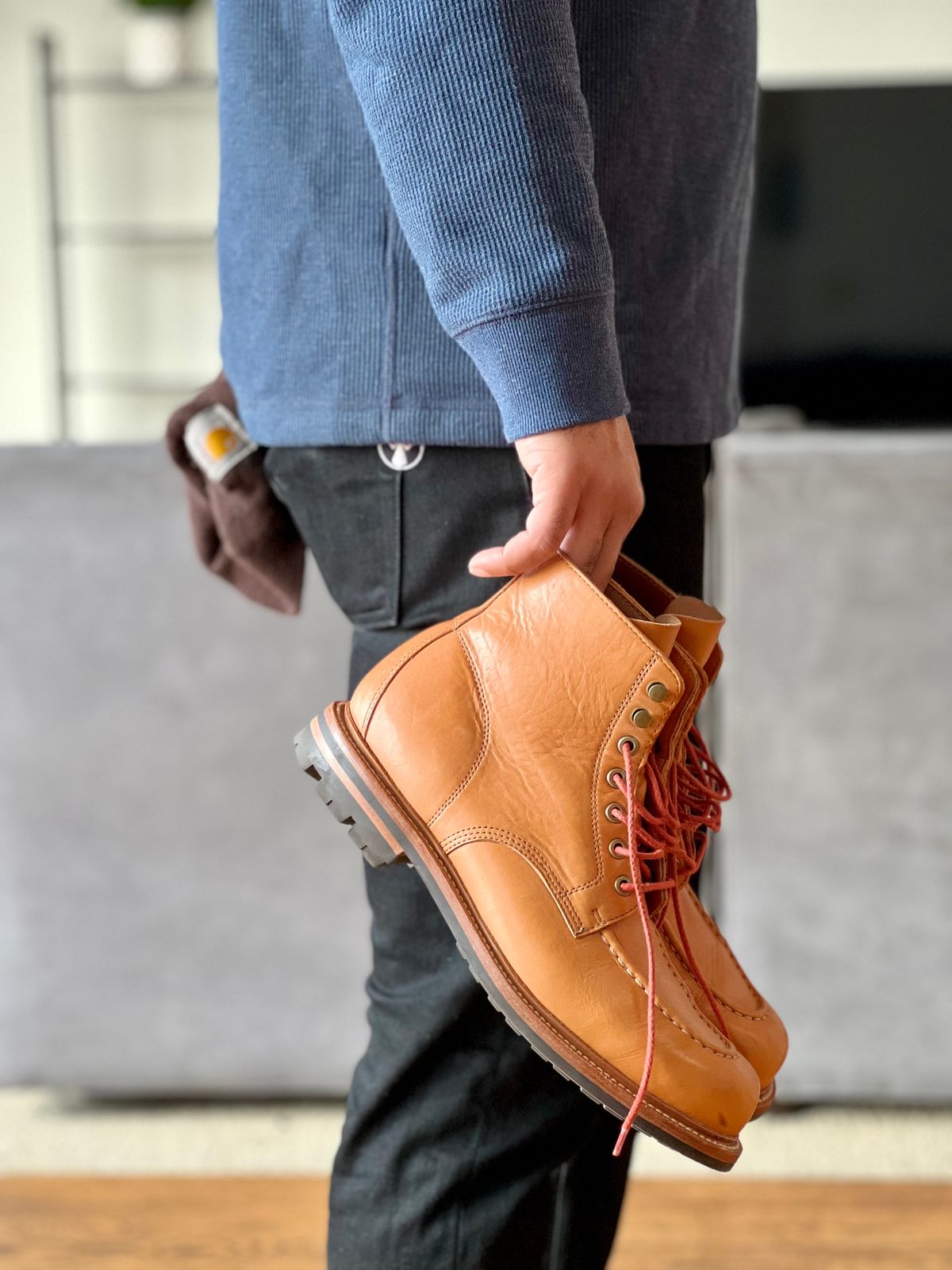 Photo by patinatimes on February 12, 2023 of the Grant Stone Brass Boot in Horween Tan Essex.