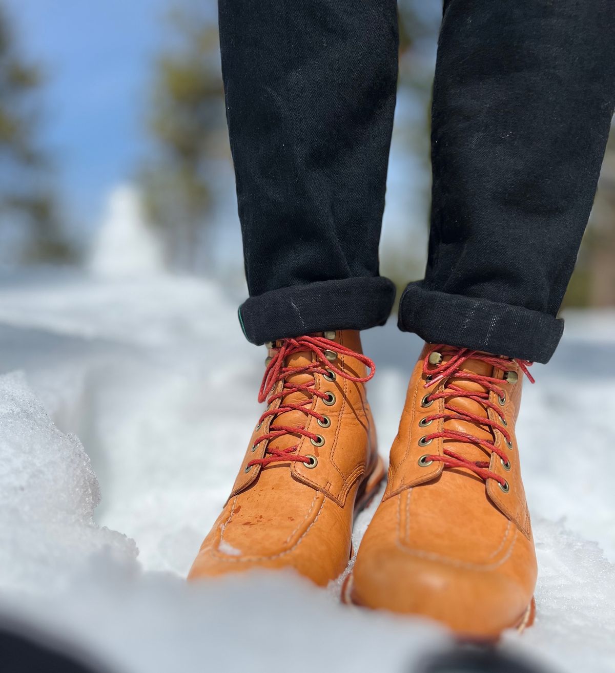 Photo by patinatimes on March 18, 2023 of the Grant Stone Brass Boot in Horween Tan Essex.