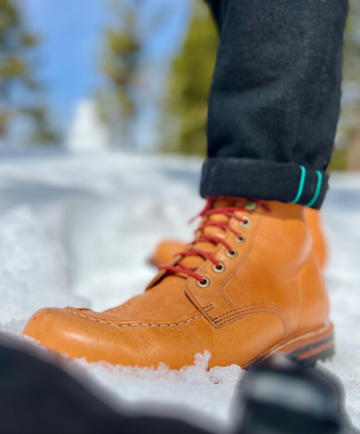 Photo by patinatimes on March 18, 2023 of the Grant Stone Brass Boot in Horween Tan Essex.