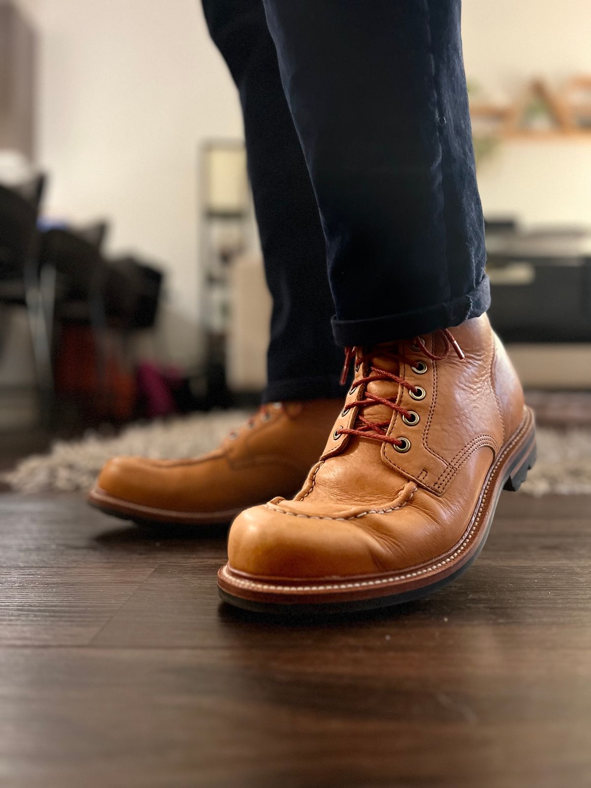 Photo by patinatimes on March 15, 2023 of the Grant Stone Brass Boot in Horween Tan Essex.