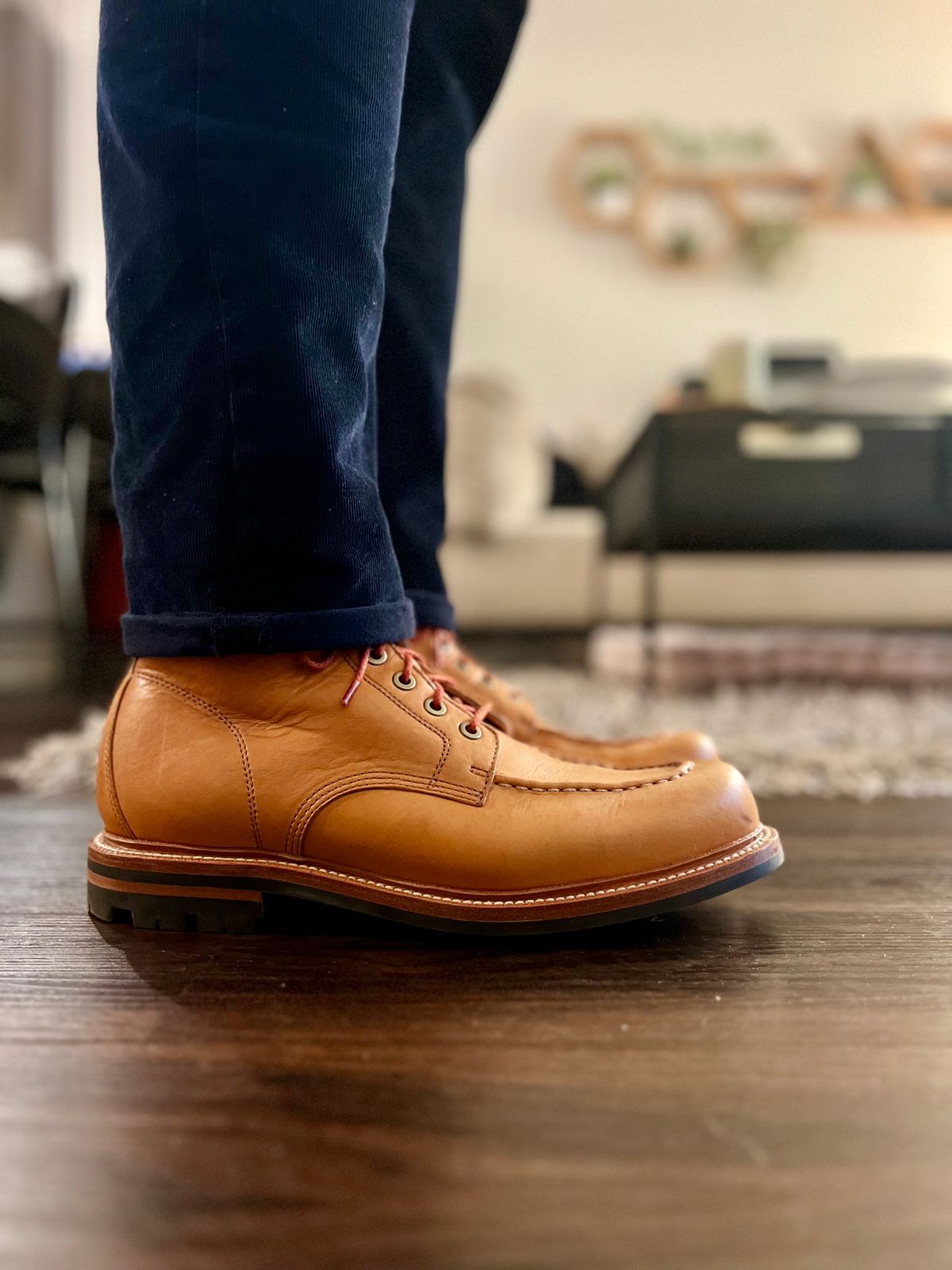 Photo by patinatimes on March 15, 2023 of the Grant Stone Brass Boot in Horween Tan Essex.