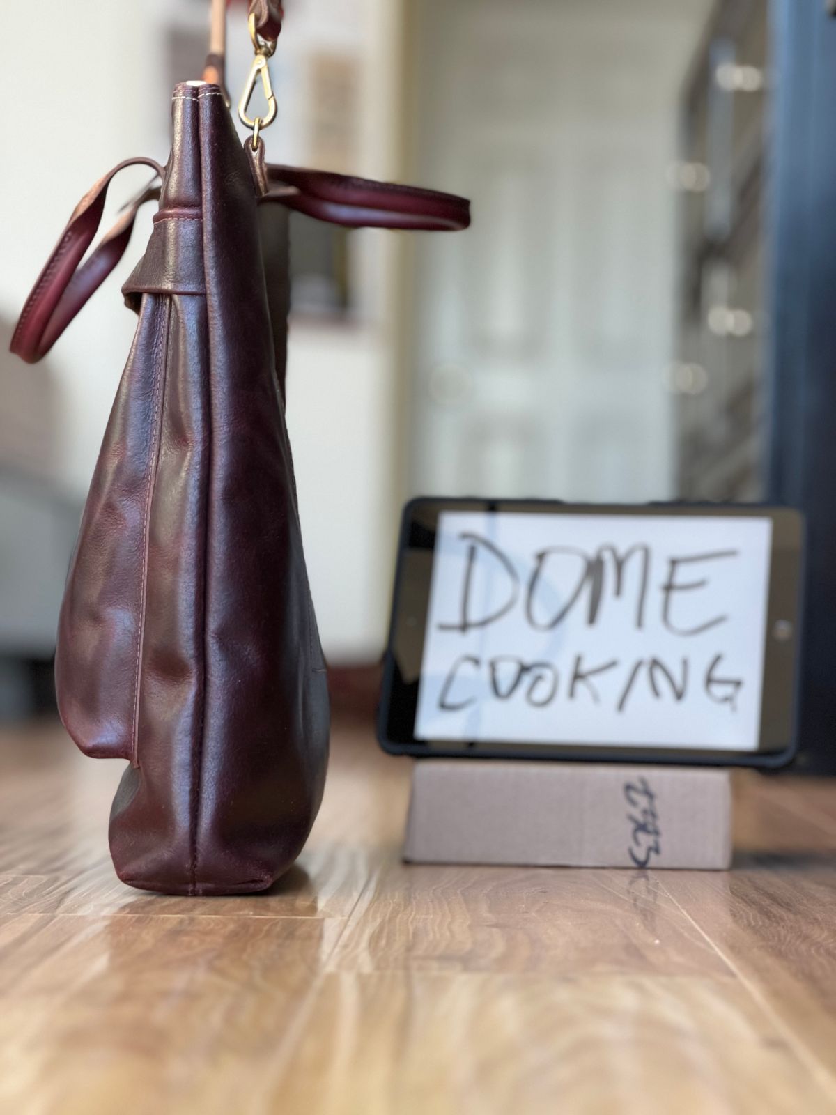 Photo by patinatimes on November 4, 2025 of the Coronado Leather No. 160 Primo Tote in Horween Horsehide Color 8 Waxed Flesh.