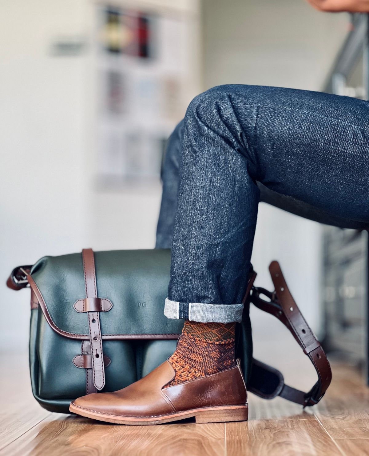 Photo by patinatimes on January 7, 2025 of the Blkbrd Shoemaker Travers in Horween Natural Chromexcel.