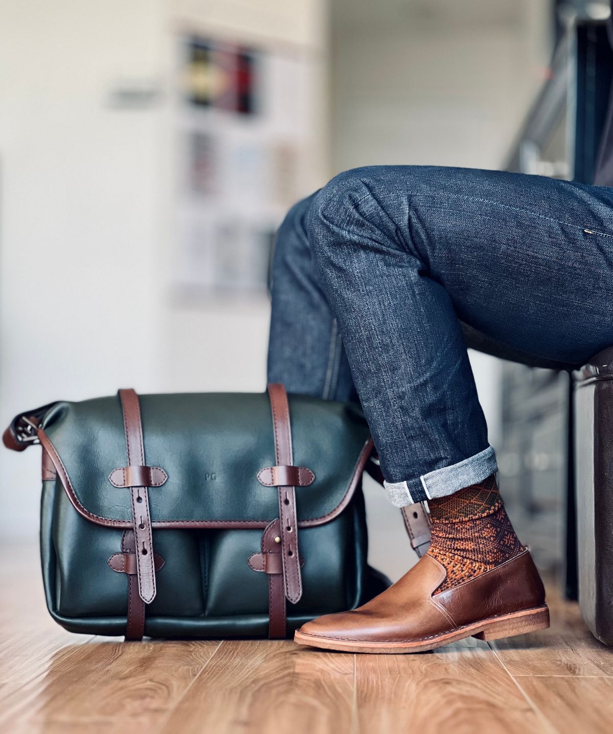 Photo by patinatimes on January 7, 2025 of the Blkbrd Shoemaker Travers in Horween Natural Chromexcel.