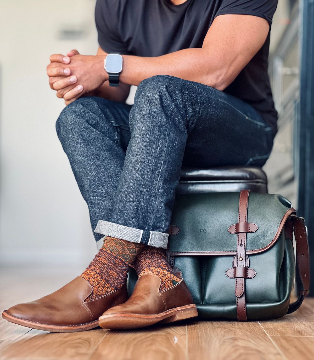 Photo by patinatimes on January 7, 2025 of the Blkbrd Shoemaker Travers in Horween Natural Chromexcel.