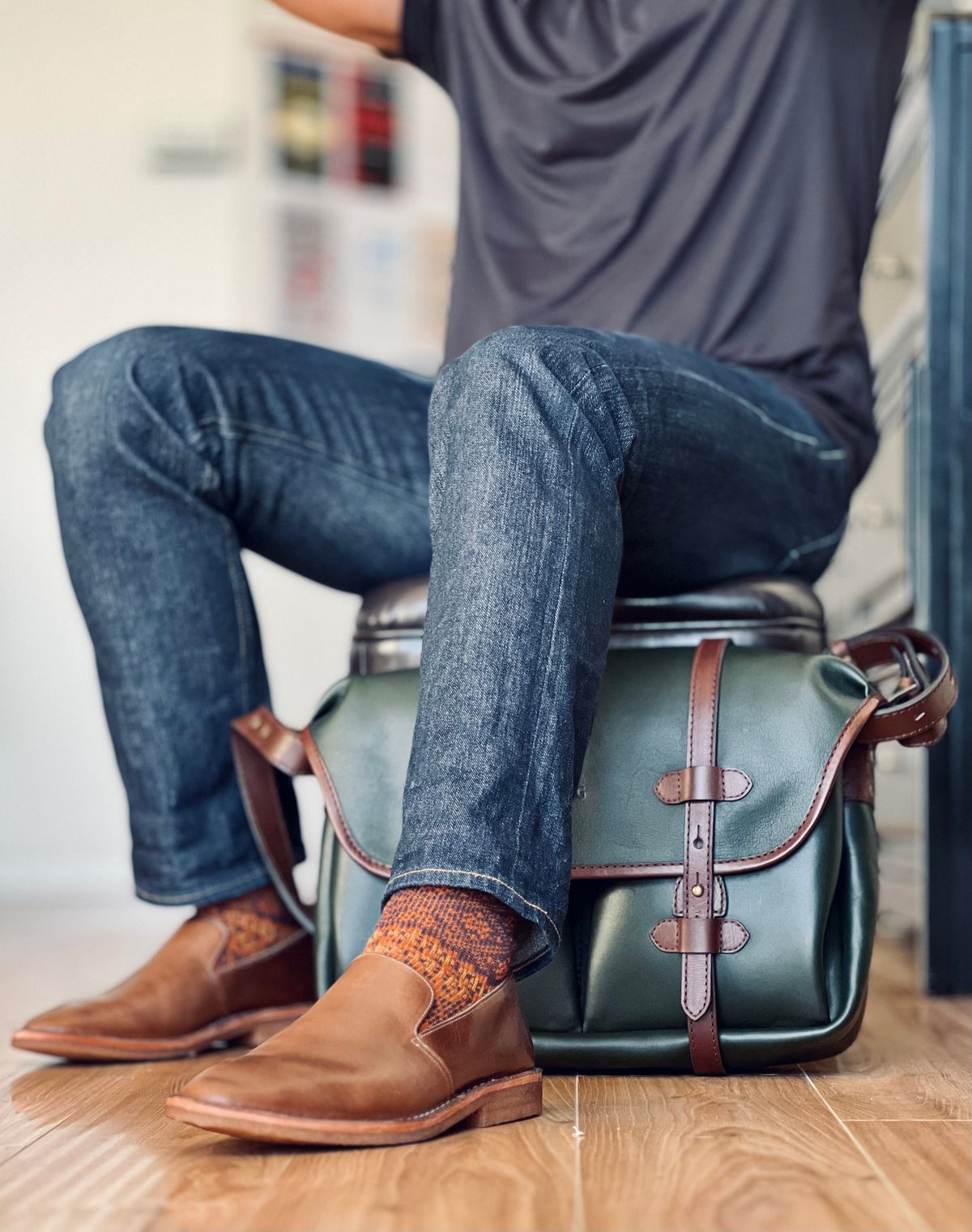 Photo by patinatimes on January 7, 2025 of the Blkbrd Shoemaker Travers in Horween Natural Chromexcel.