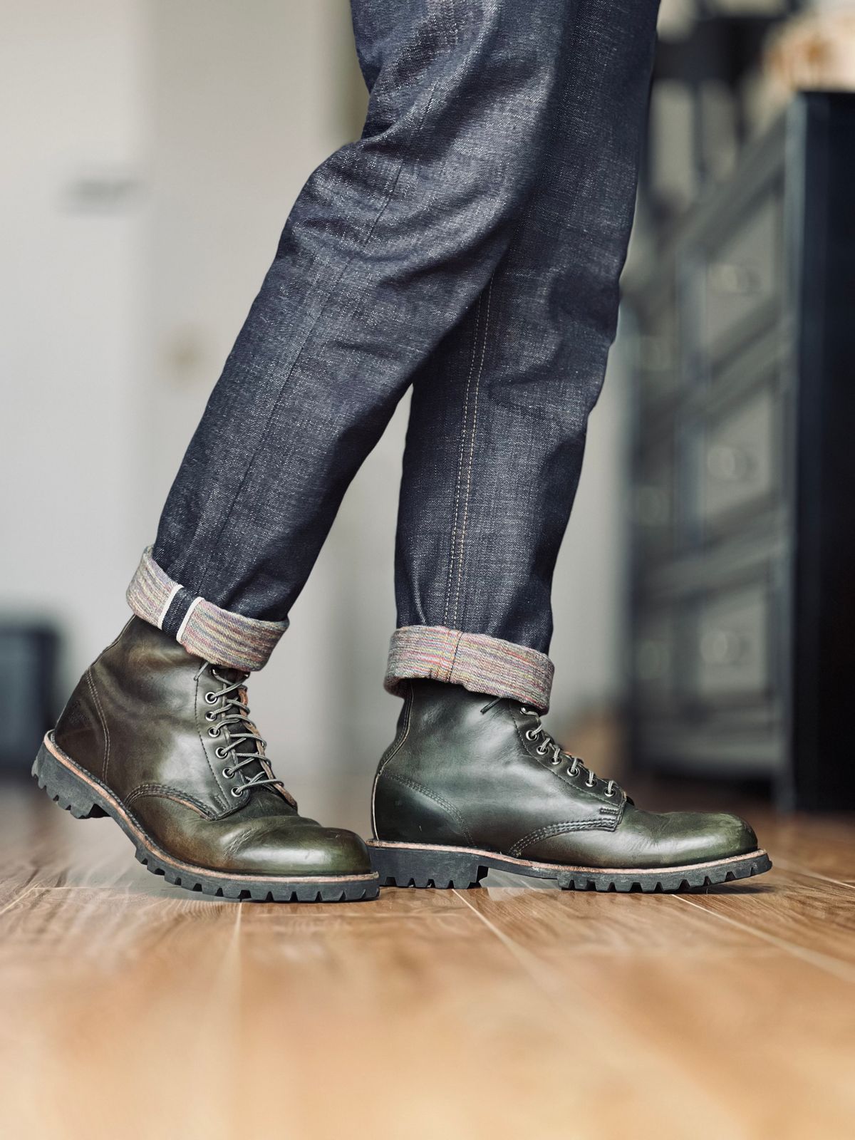 Photo by patinatimes on April 5, 2024 of the Thorogood Tomahawk in Horween Olive Chromexcel.